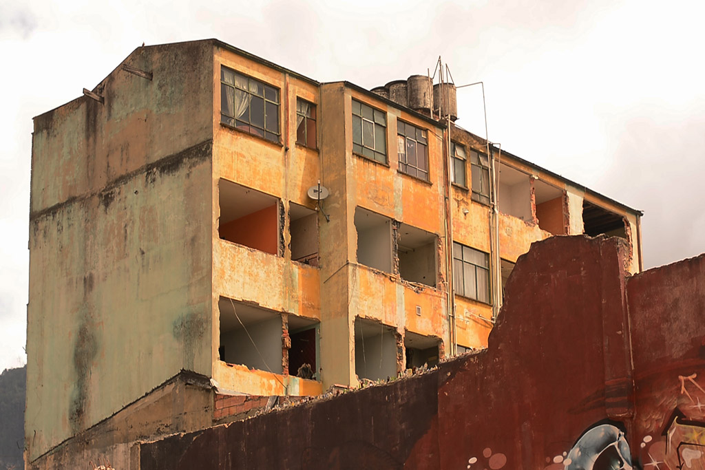 The apartment building of Oswaldo's family