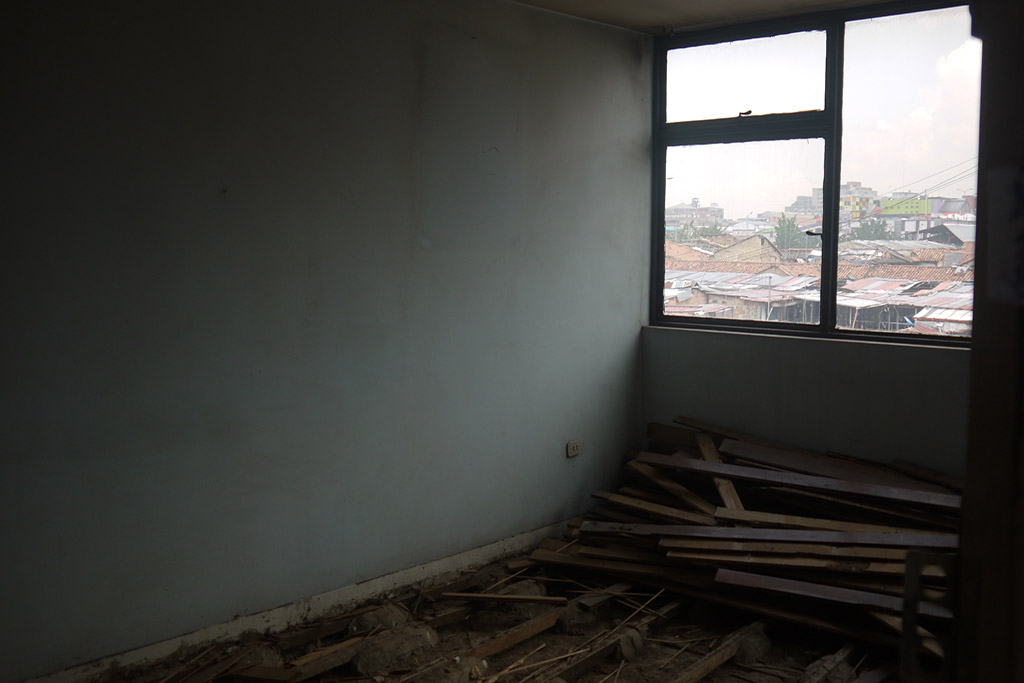 Inside shot of one of the apartments in Oswaldo's building. It shows the floor has been removed